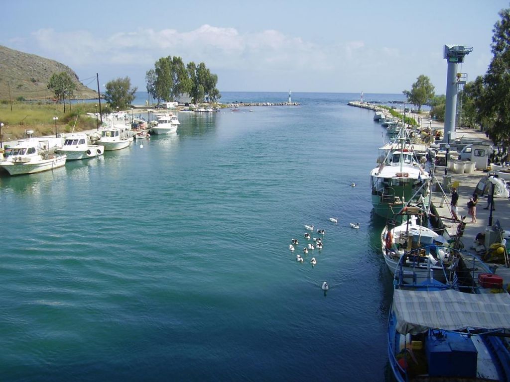 Une langue de terre qui s'étire dans une mer d'azur, entre un cap escarpé et de longues plages de sable fin, c'est Georgioupolis, la ville qui vous fera entrer dans la légende crétoise.